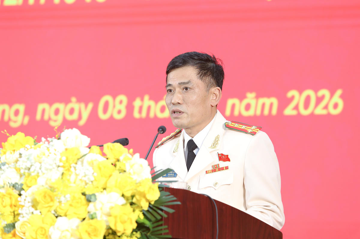 Đại tá Lương Ngọc Quyết - Ủy viên Ban thường vụ Đảng ủy, Phó Giám đốc công an tỉnh Cao Bằng phát biểu, ôn lại truyền thống vẻ vang của lực lượng An ninh nhân dân. Ảnh: Hân Nguyễn.