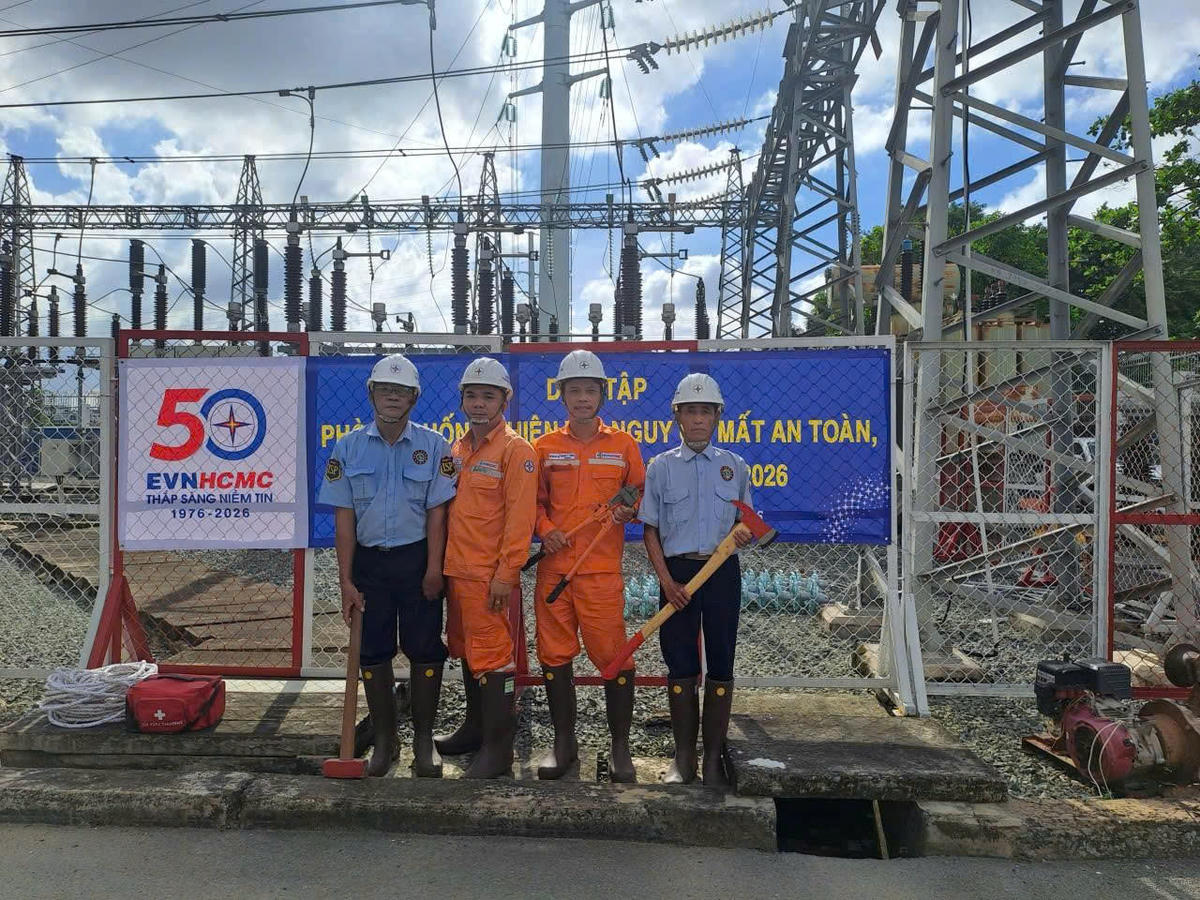Điểm diễn tập ngập nước trạm biến áp 110 kV Việt Thành của Công ty Lưới điện cao thế.