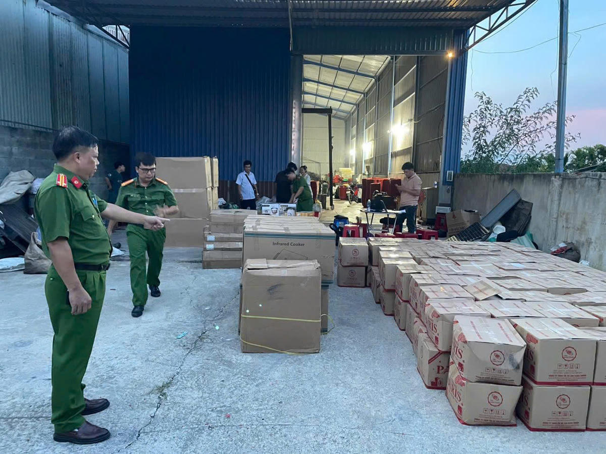 Triệt phá băng nhóm 'tuồn' 10.000 sản phẩm gia dụng 'dỏm' về lừa bán ở nhiều vùng nông thôn phía Nam