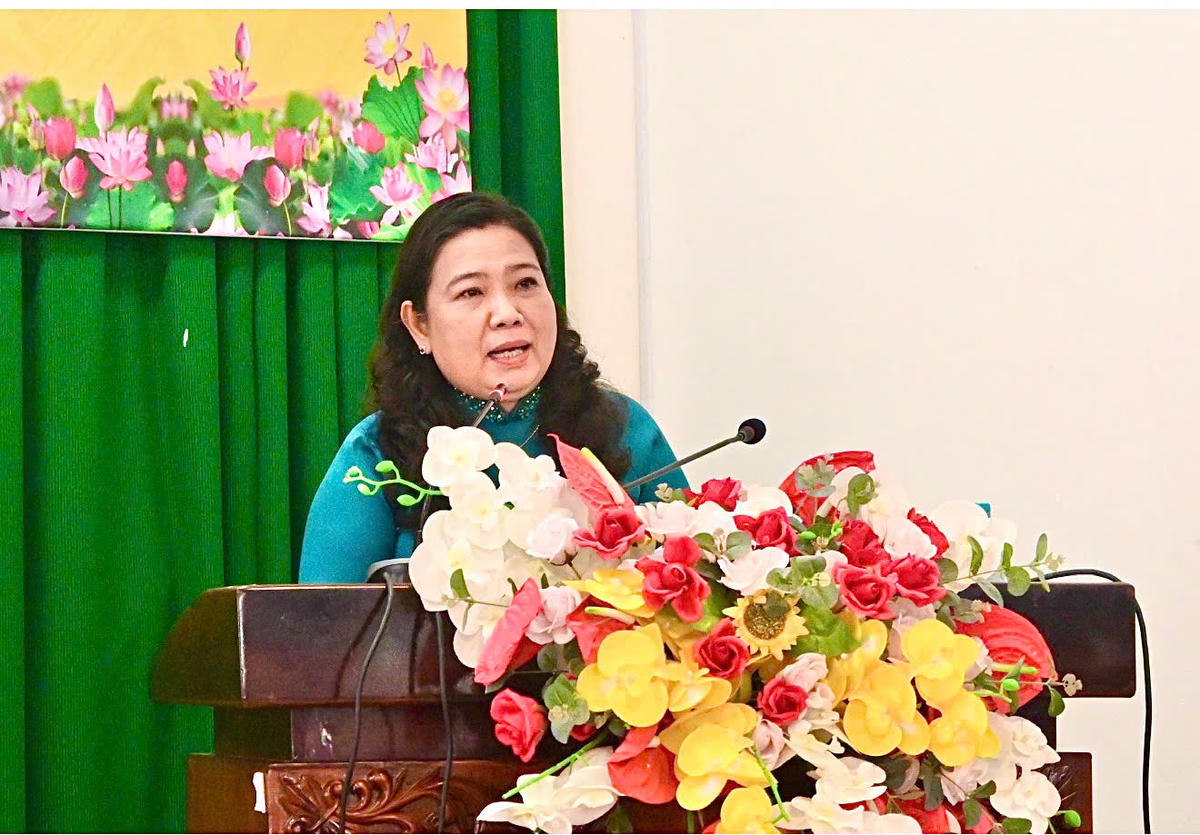 Bà Hồ Thị Cẩm Đào, Phó Bí thư Thành ủy, Chủ tịch Ủy ban MTTQ Việt Nam TP Cần Thơ phát biểu chỉ đạo tại hội nghị. Ảnh Hồng Thắm