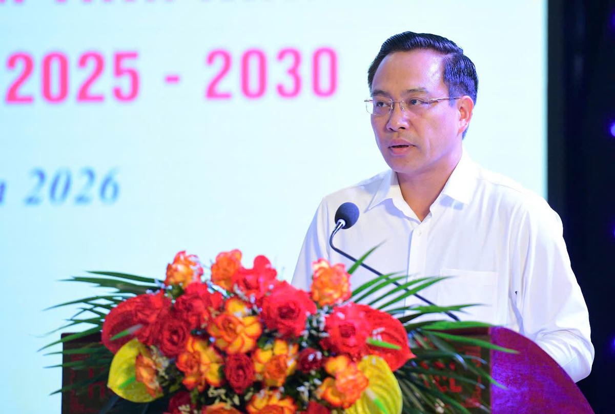 Ông Đặng Thanh Sơn - Phó Chủ tịch UBND tỉnh thông báo tình hình phát triển kinh tế - xã hội 6 tháng đầu năm 2026. Ảnh: Đình Minh