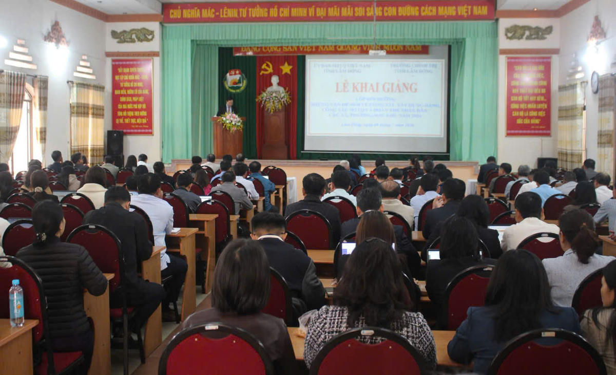 Quang cảnh lễ khai giảng.