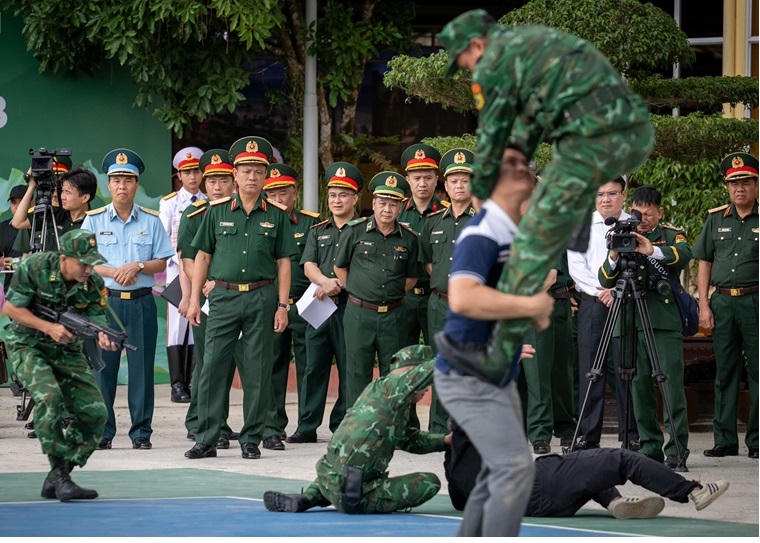 Tổng duyệt các hoạt động giao lưu tại Đồn Biên phòng Cửa khẩu Thanh Thủy. Ảnh: Báo QĐND