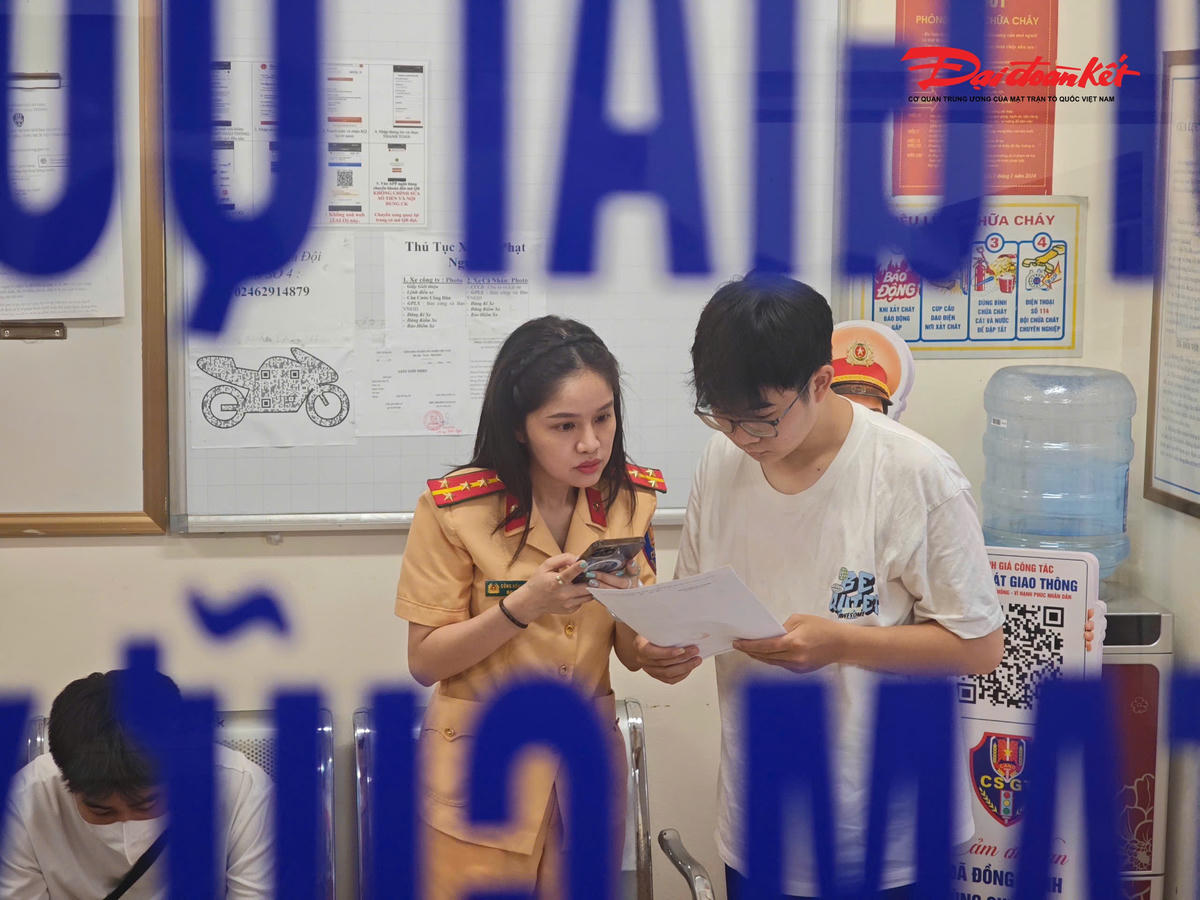 Bên cạnh khảo sát bằng mã QR, các đơn vị còn duy trì "Tổ CSGT hỗ trợ, giúp đỡ nhân dân", công khai số điện thoại đường dây nóng và tài khoản Zalo của chỉ huy đơn vị để tiếp nhận, giải đáp các phản ánh, kiến nghị.