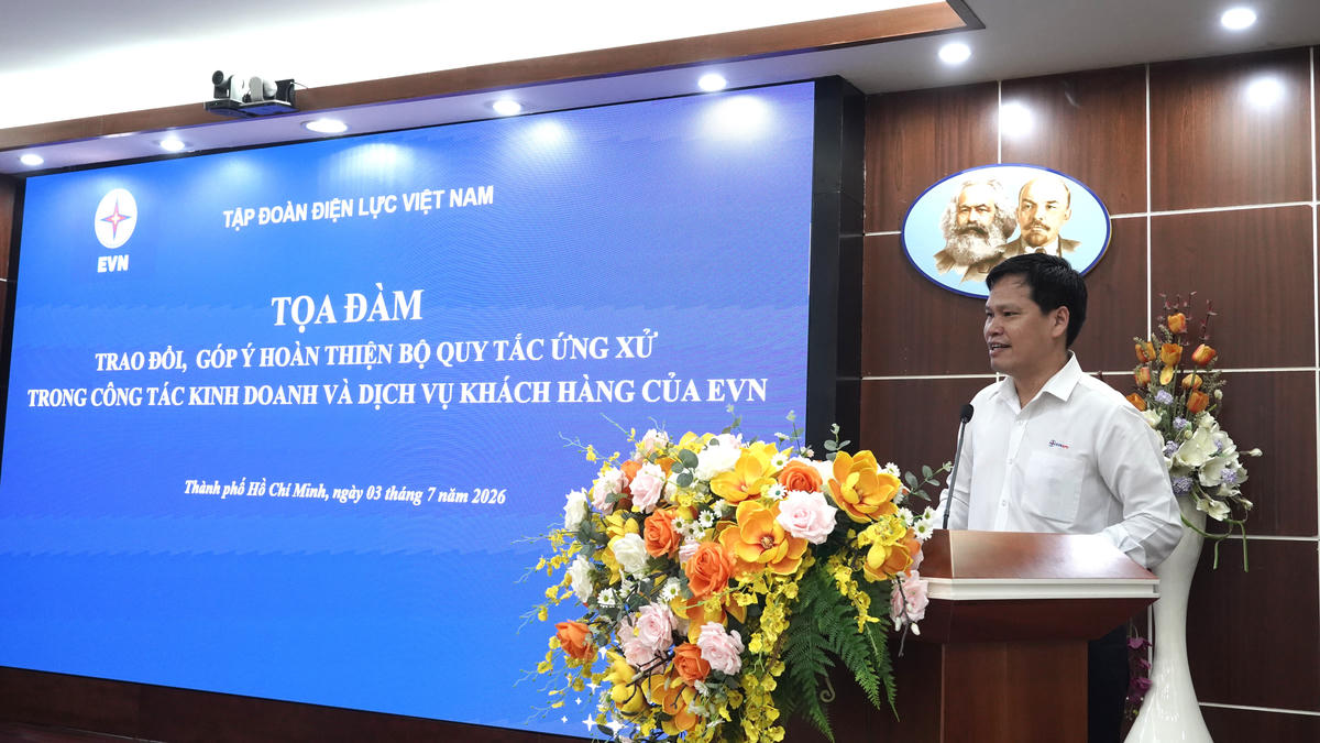 Ông Bùi Quốc Hoan – Phó Tổng Giám đốc EVNSPC phát biểu tại Tọa đàm.