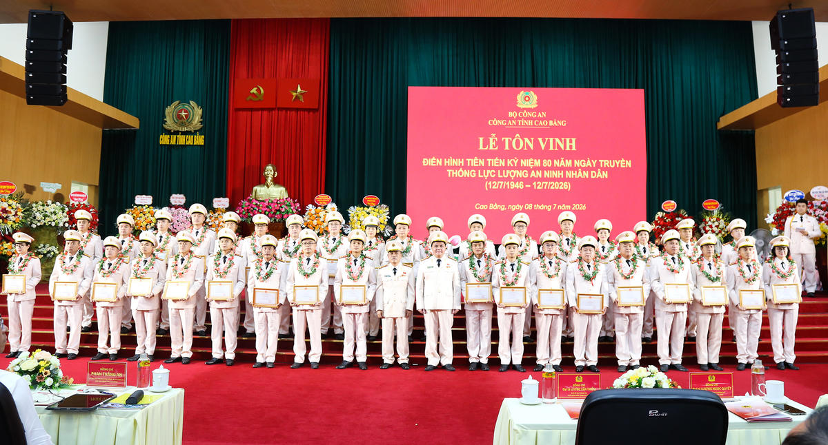 Nhiều cá nhân, tập thể xuất sắc được vinh danh tại buổi lễ. Ảnh: Hân Nguyễn.