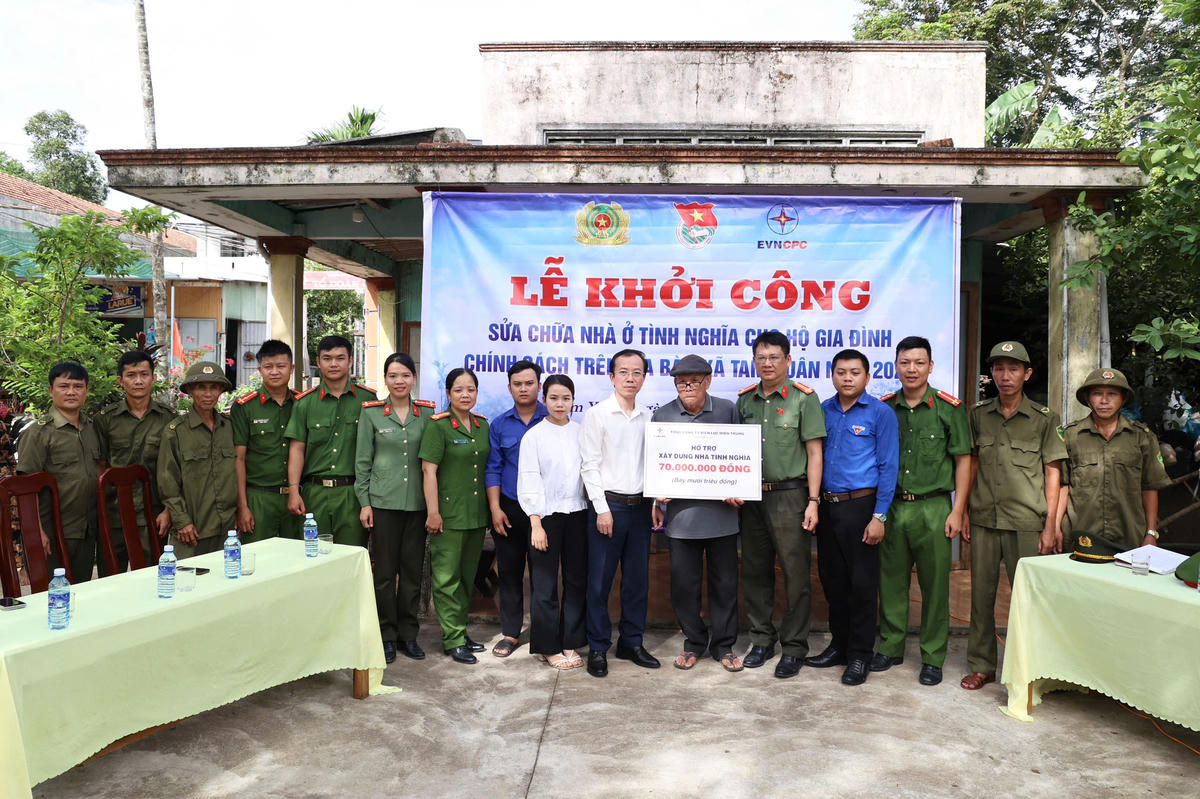 Tổng Công ty Điện lực miền Trung sửa nhà tình nghĩa cho gia đình thân nhân liệt sĩ