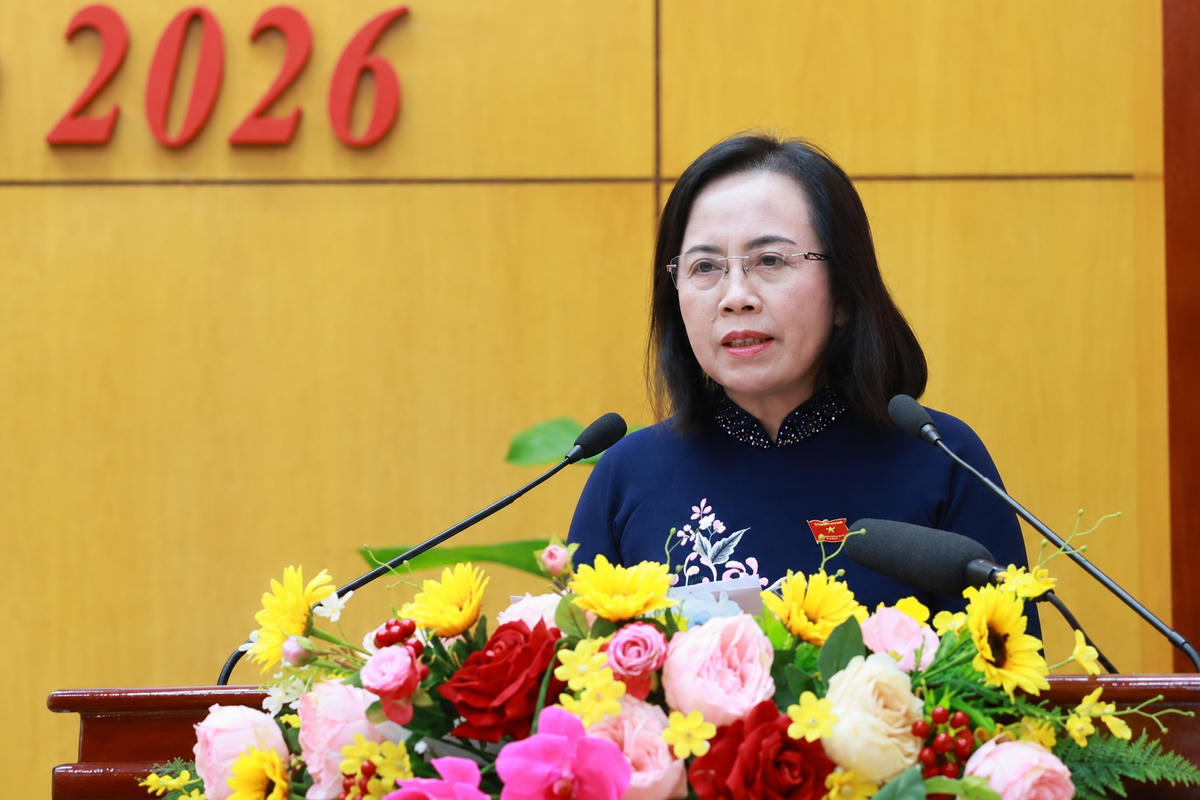 Bà Đoàn Thị Hậu, Phó Bí thư Thường trực Tỉnh ủy, Chủ tịch HĐND tỉnh phát biểu tại kỳ họp