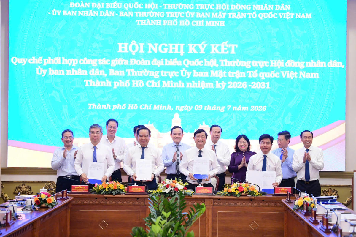 Nghi thức ký kết Quy chế phối hợp công tác nhiệm kỳ 2026 - 2031 của 4 cơ quan. Ảnh: Quang Định.