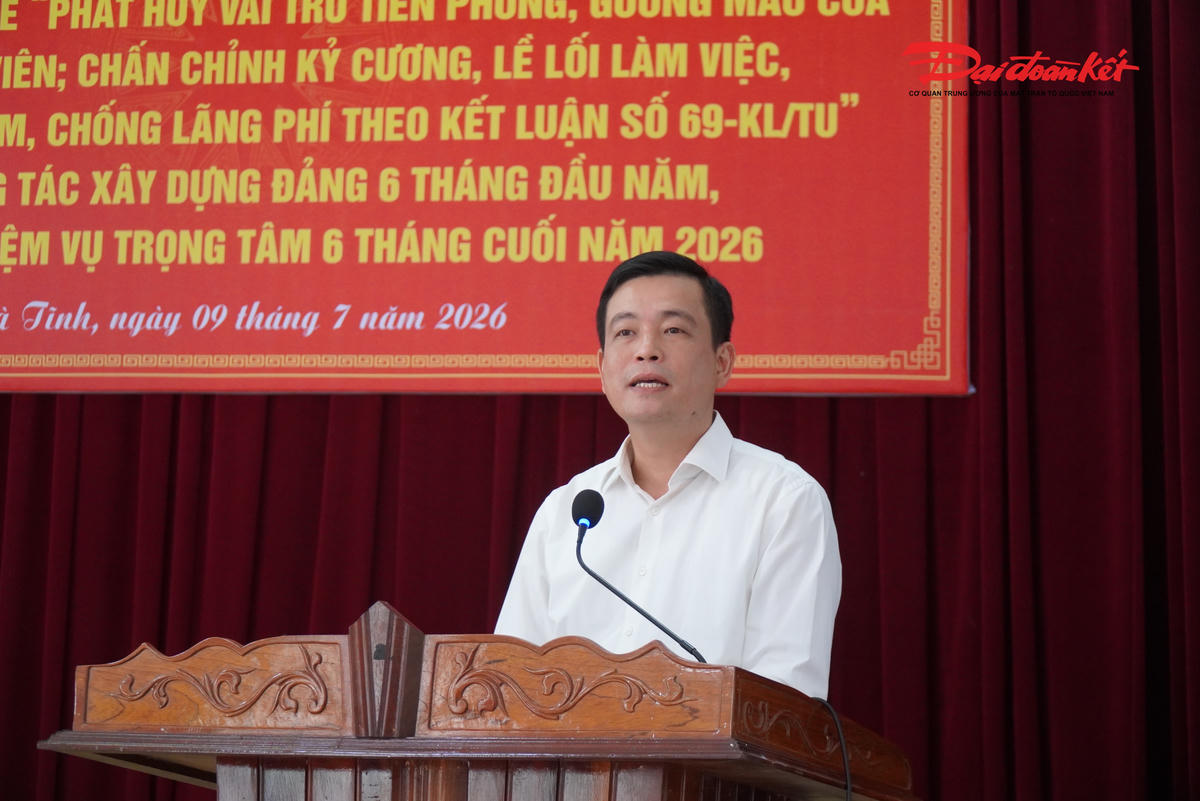 Bí thư Đảng uỷ, Chủ tịch Ủy ban MTTQ Việt Nam tỉnh Hà Tĩnh phát biểu tại hội nghị. Ảnh: HN.