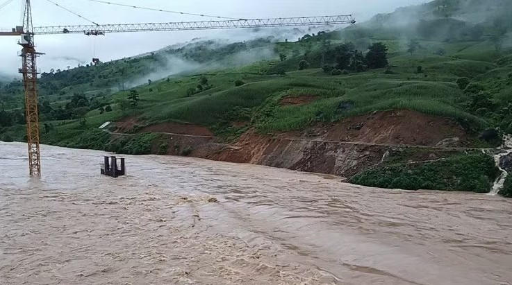 Quốc lộ 6, đoạn qua địa bàn xã Nậm Nèn, tỉnh Điện Biên bị ngập lụt do mưa lớn từ đêm ngày 8/7.