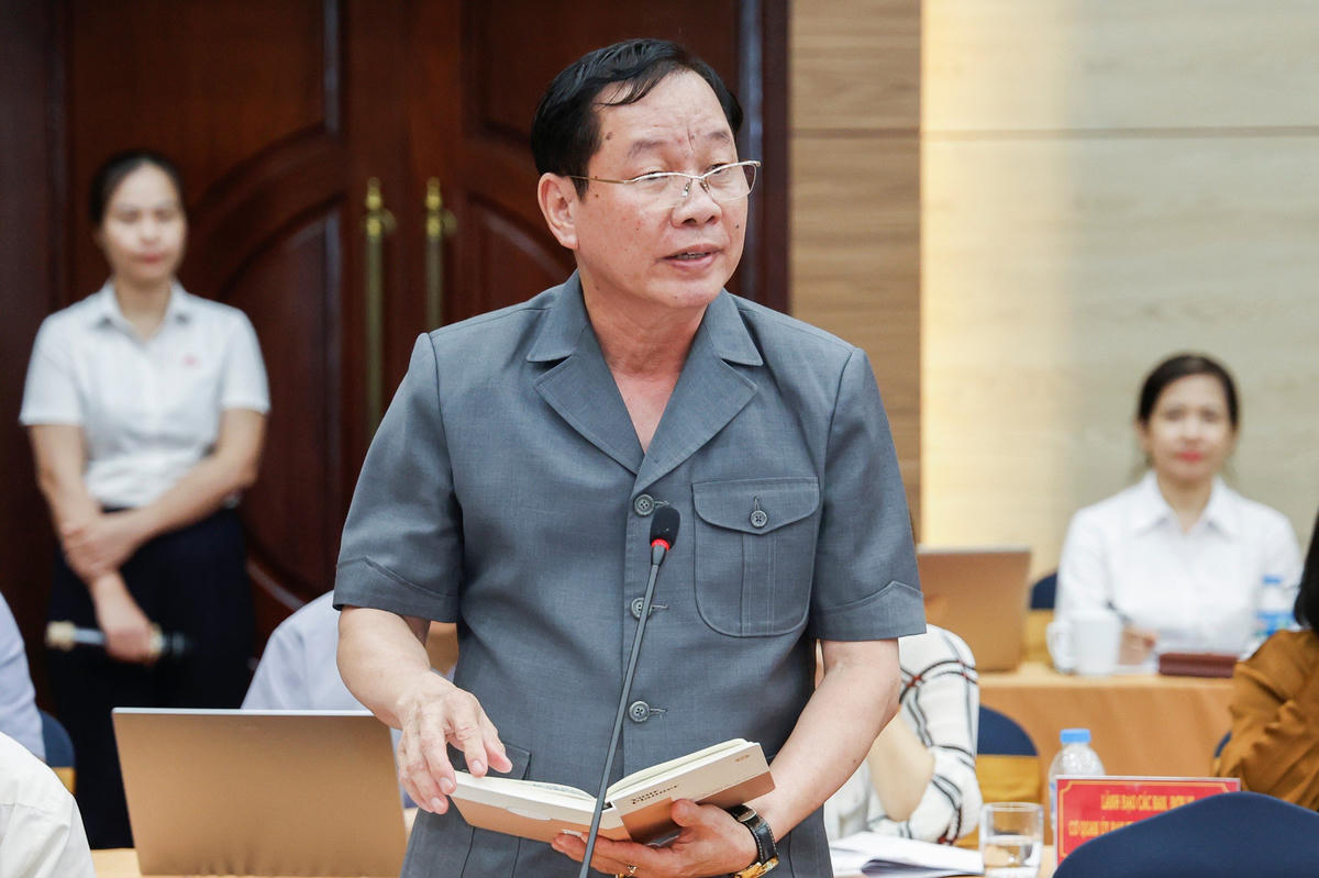 Trung tướng Nguyễn Hữu Chính - Ủy viên Đoàn Chủ tịch, Chủ tịch Hội nạn nhân chất độc da cam/dioxin Việt Nam phát biểu tại Hội nghị. Ảnh: Quang Vinh.