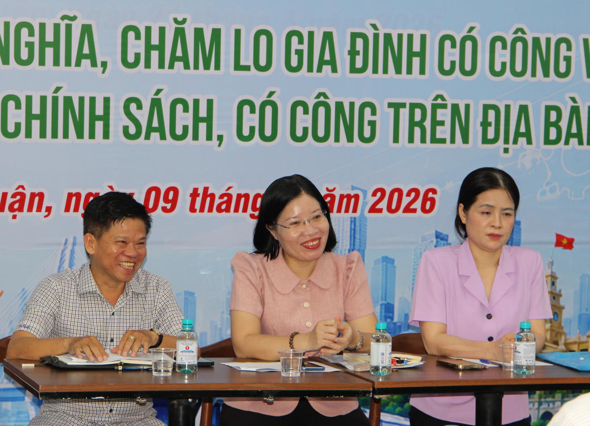 Lãnh đạo Đảng uỷ, UBND, Ủy ban MTTQ Việt Nam phường Phú Nhuận chủ trì Chương trình. Ảnh: Q.Đ.