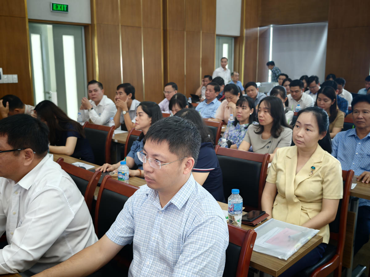 Các đại biểu tại tọa đàm