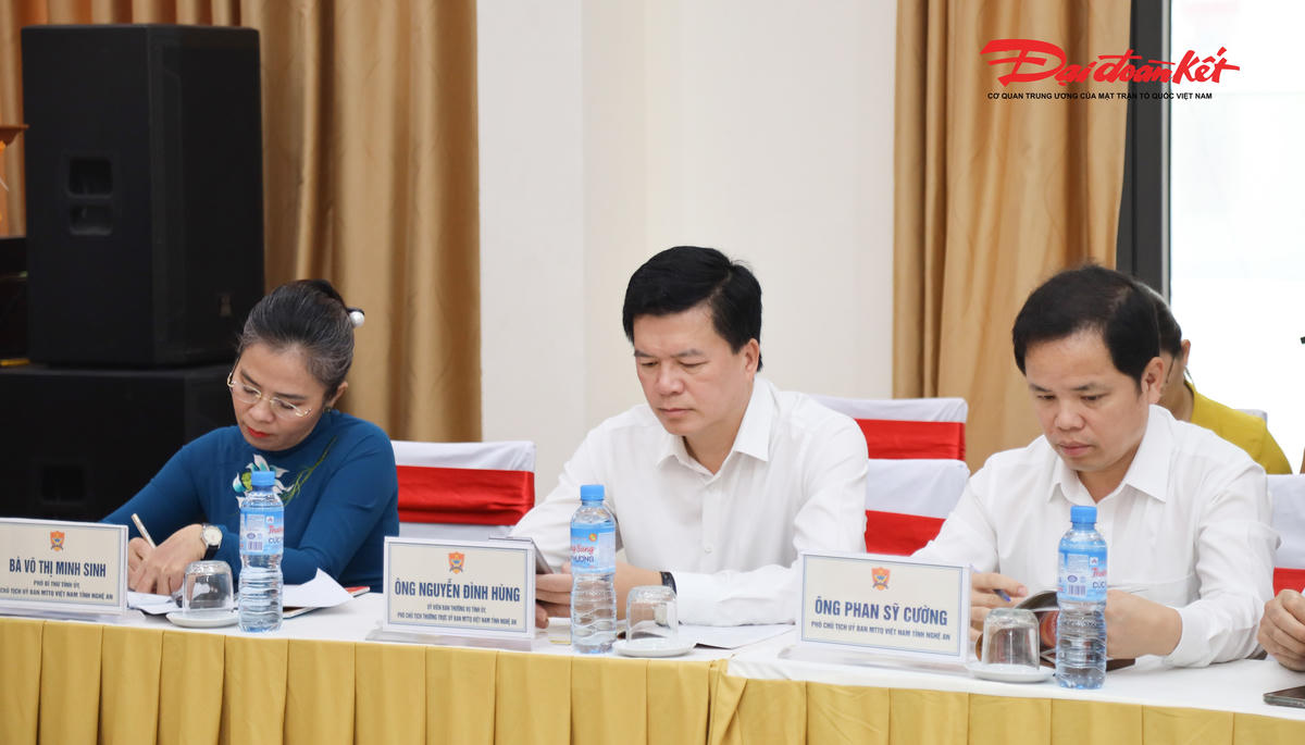 Lãnh đạo Ban Thường trực Uỷ ban MTTQ tỉnh Nghệ An tham dự Hội thảo. Ảnh: Điền Bắc