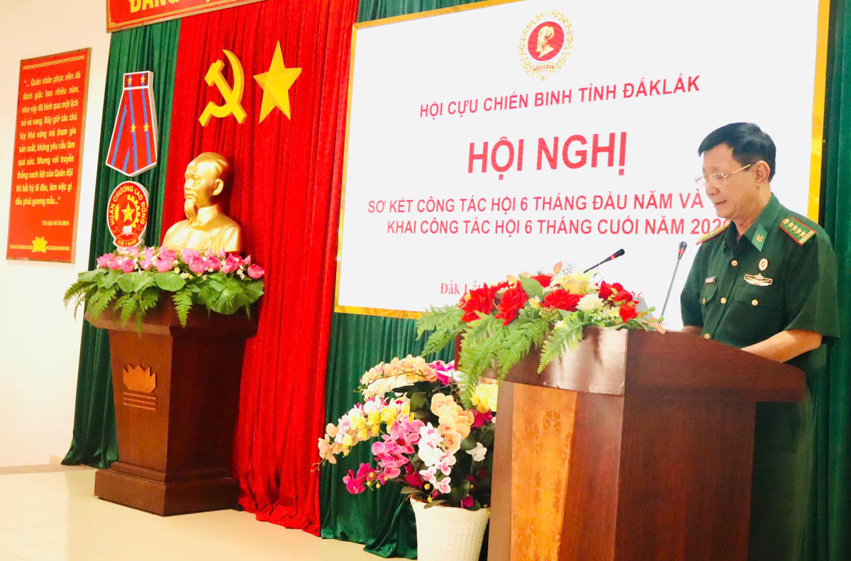 Đại tá Phạm Quang Hùng, Ủy viên Ban Chấp hành Trung ương Hội Cựu chiến binh Việt Nam, Chủ tịch Hội Cựu chiến binh tỉnh Đắk Lắk phát biểu khai mạc. Ảnh:TN.