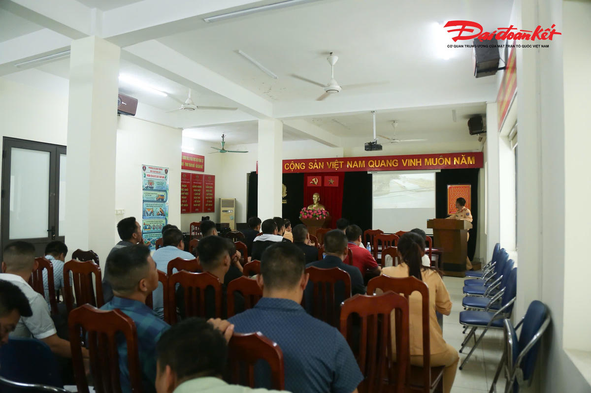 CSGT Hà Nội ký cam kết với doanh nghiệp vận tải về an toàn giao thông