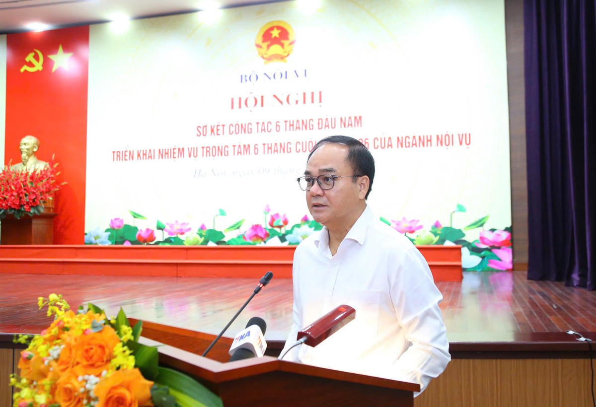 Thứ trưởng Bộ Nội vụ Vũ Chiến Thắng phát biểu tại hội nghị. Ảnh: Tống Giáp