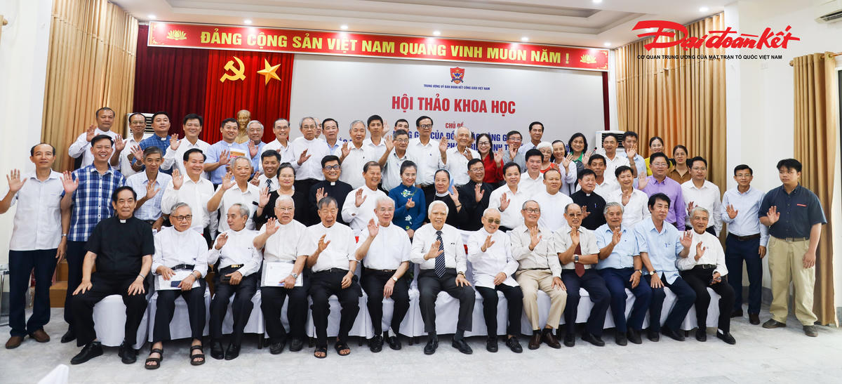 Các đại biểu tham dự Hội nghị chụp ảnh lưu niệm. Ảnh: Điền Bắc