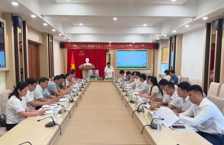 Toàn cảnh kỳ họp thứ 4 HĐND xã Hương Sơn nhiệm ỳ 2026 – 2031. Ảnh: HS