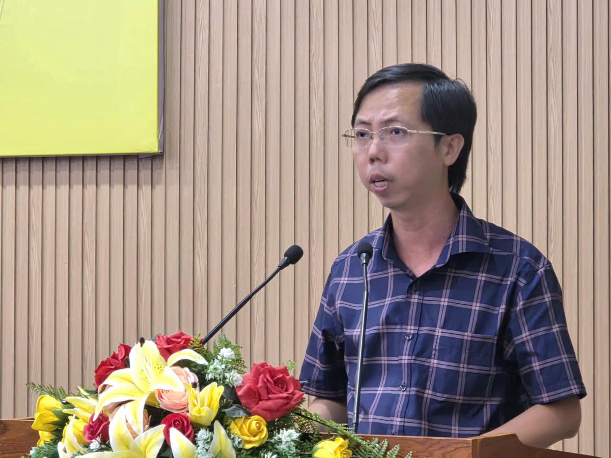 Ông Lý Vỹ Triều Dương,&nbsp; Phó Giám đốc, Sở Văn hóa, Thể thao và Du lịch thông tin các hoạt động Tổ chức Ngày hội Văn hóa di sản và Lễ hội Khinh khí cầu tỉnh Cà Mau lần thứ I, năm 2026. Ảnh: Nguyên Du