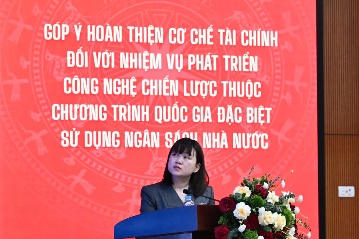 Bà Nguyễn Thị Kim Thành, Kế toán trưởng Quỹ Phát triển khoa học và công nghệ Quốc gia (NAFOSTED) phát biểu tại hội thảo.