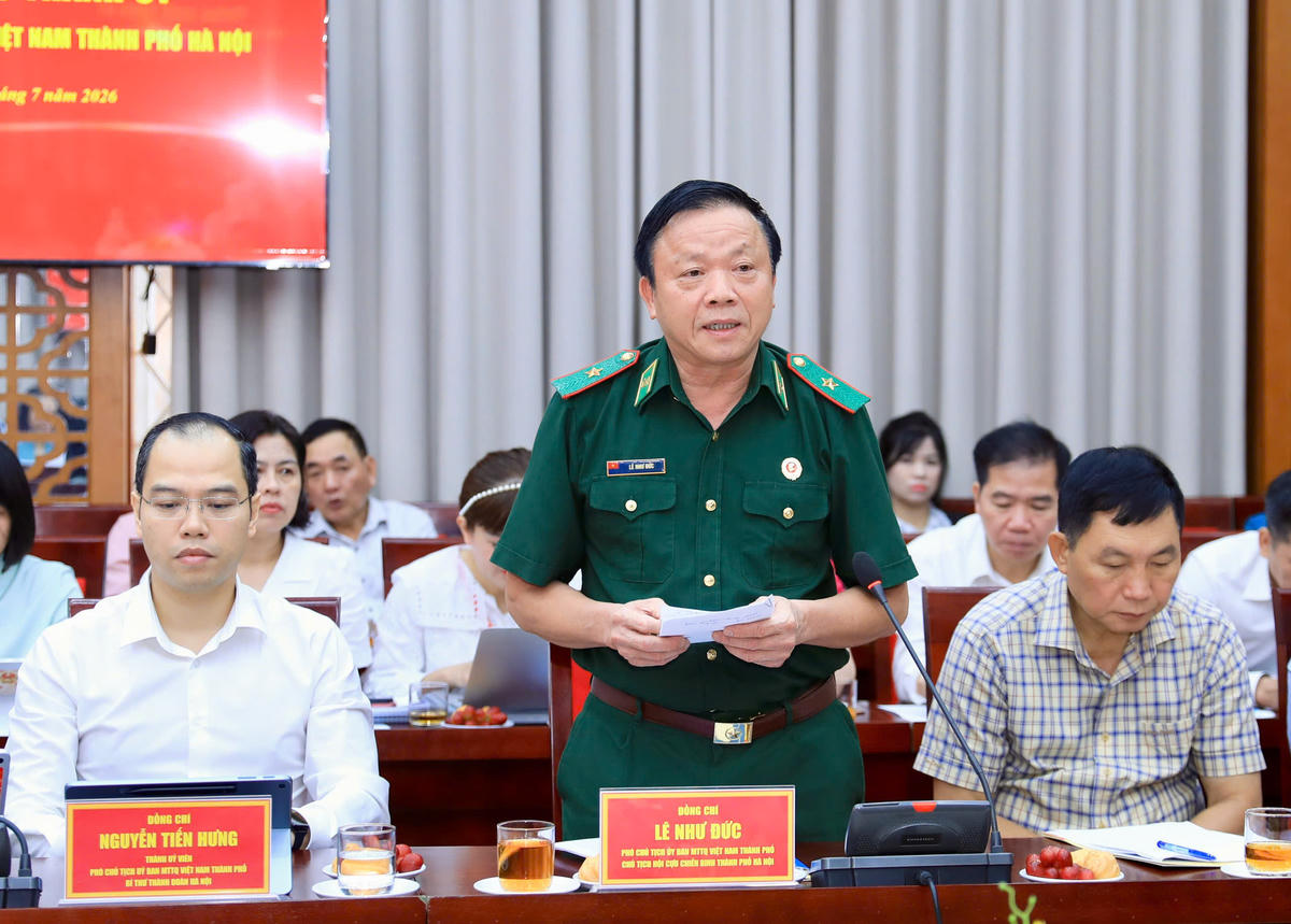 Phó Chủ tịch Ủy ban MTTQ Việt Nam thành phố Hà Nội, Chủ tịch Hội Cựu chiến binh thành phố Hà Nội Lê Như Đức phát biểu tại hội nghị. Ảnh: PV
