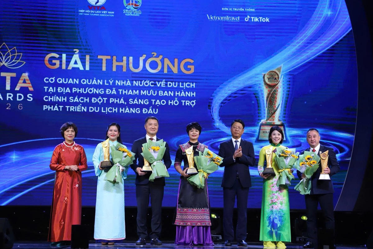 5 địa phương được vinh danh đã tham mưu ban hành chính sách đột phá, sáng tạo hỗ trợ phát triển du lịch hàng đầu năm 2025. Ảnh: Trần Hồng