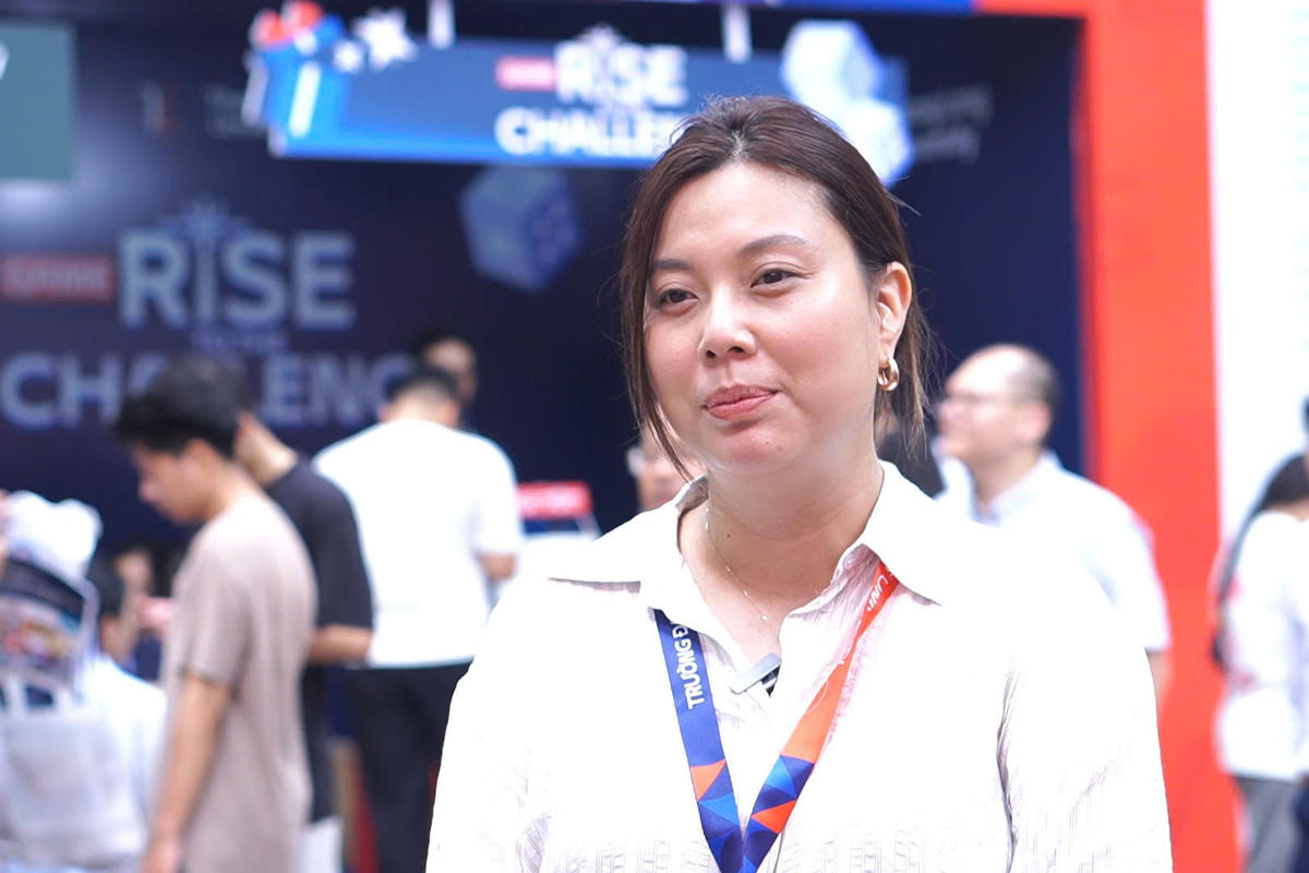 Bà Trương Ngọc Bảo Châu - Quản lý Phát triển đối tác và Dự án, Phòng Hợp tác quốc tế, Trường Đại học Thăng Long trao đổi với phóng viên.
