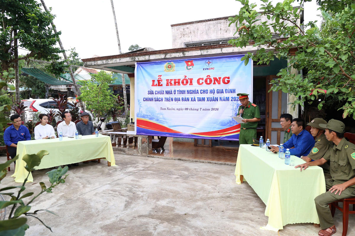 Tổng Công ty Điện lực miền Trung sửa nhà tình nghĩa cho gia đình thân nhân liệt sĩ