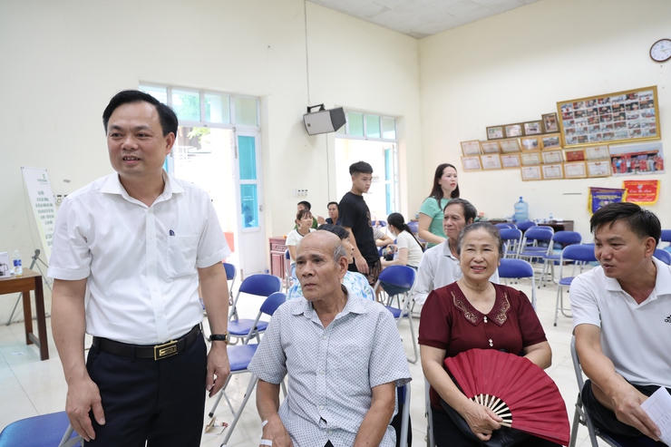 Chi trả tiền bồi thường, hỗ trợ giải phóng mặt bằng cho các hộ gia đình, cá nhân thuộc phạm vi thực hiện Dự án đầu tư xây dựng Khu đô thị thể thao quốc tế Hà Nội (trước đây là Khu đô thị thể thao Olympic). Ảnh: TH