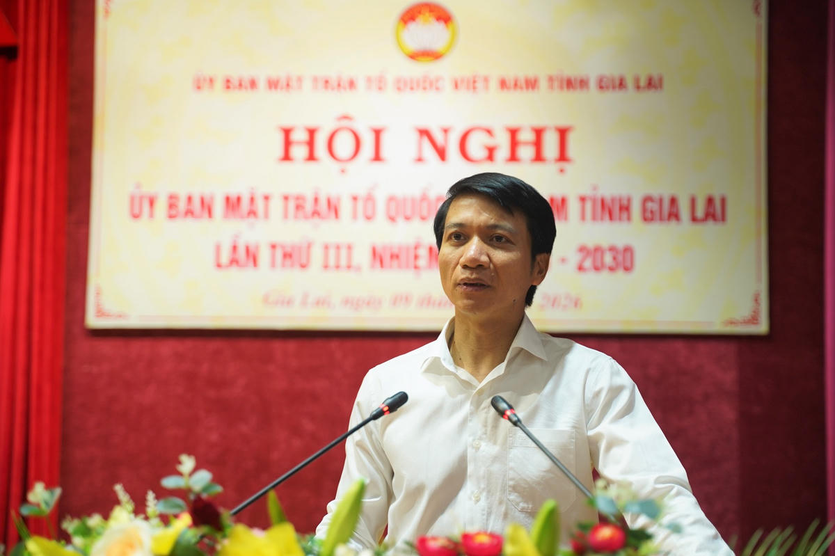 Ông Nguyễn Ngọc Lương, Phó Bí thư Tỉnh ủy, Chủ tịch Ủy ban MTTQ Việt Nam tỉnh Gia Lai phát biểu tại hội nghị. Ảnh: Đình Sang.
