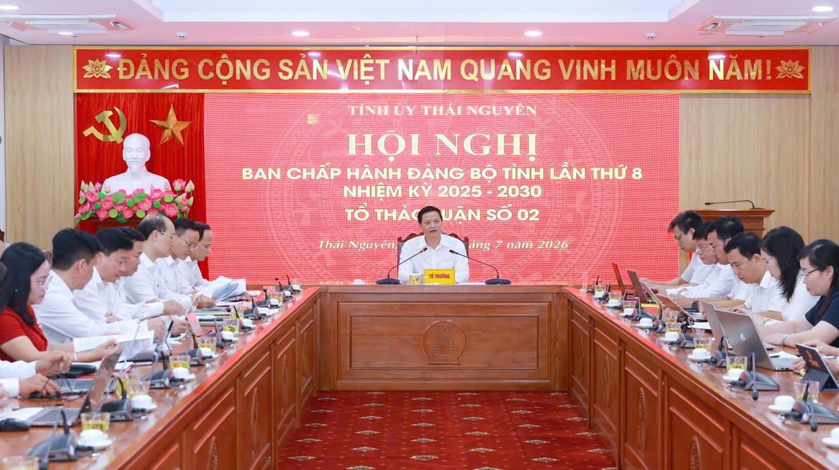 Chủ tịch UBND tỉnh Thái Nguyên Vương Quốc Tuấn chủ trì Tổ thảo luận số 02. Ảnh: TNGOP.