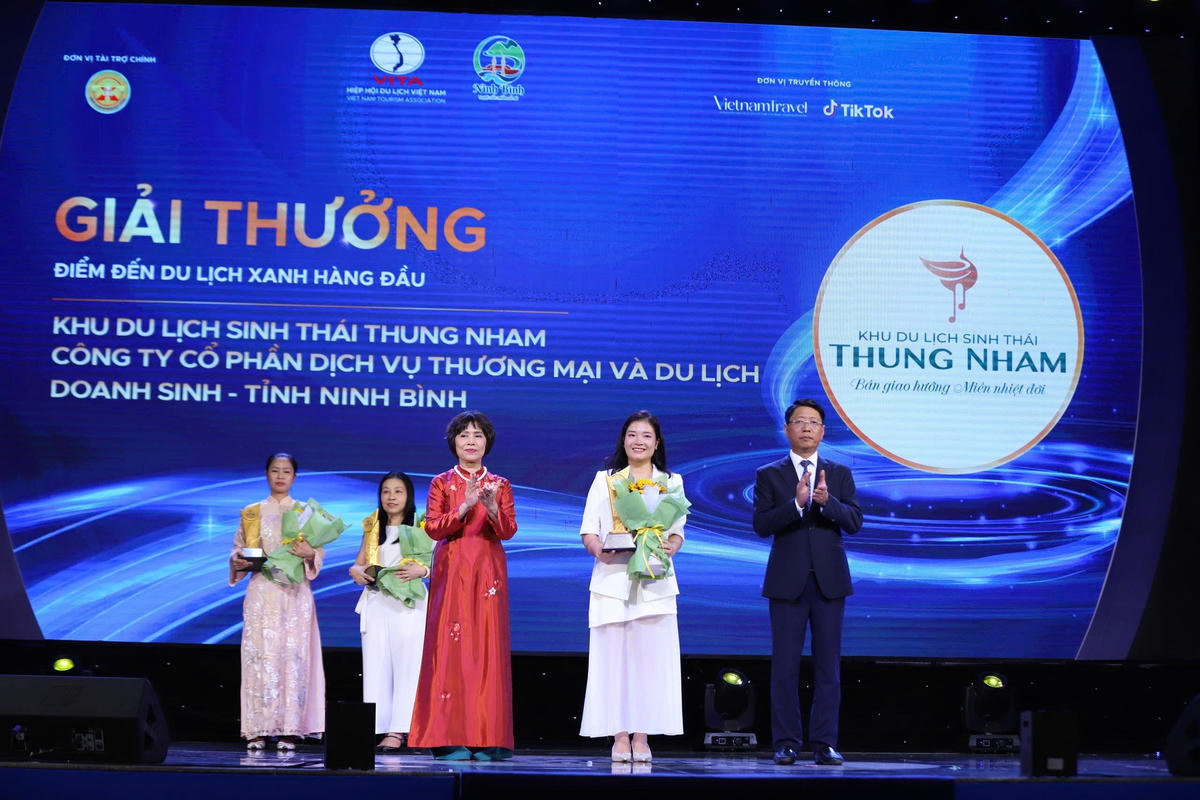Khu du lịch sinh thái Thung Nham (Ninh Bình) được vinh danh ở hạng mục điểm đến du lịch xanh. Ảnh: Trần Hồng