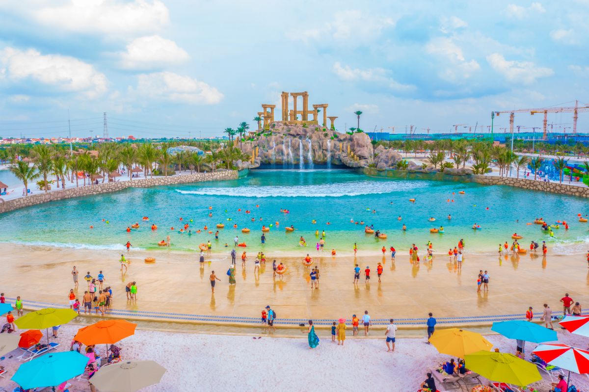 Công viên VinWonders Wave Park và WinWonders Water Park sẽ miễn phí vào cửa trong 1 năm dành cho cư dân Vinhomes Ocean Park 2-3, và tiếp tục duy trì ưu đãi trong 2 năm tiếp theo.