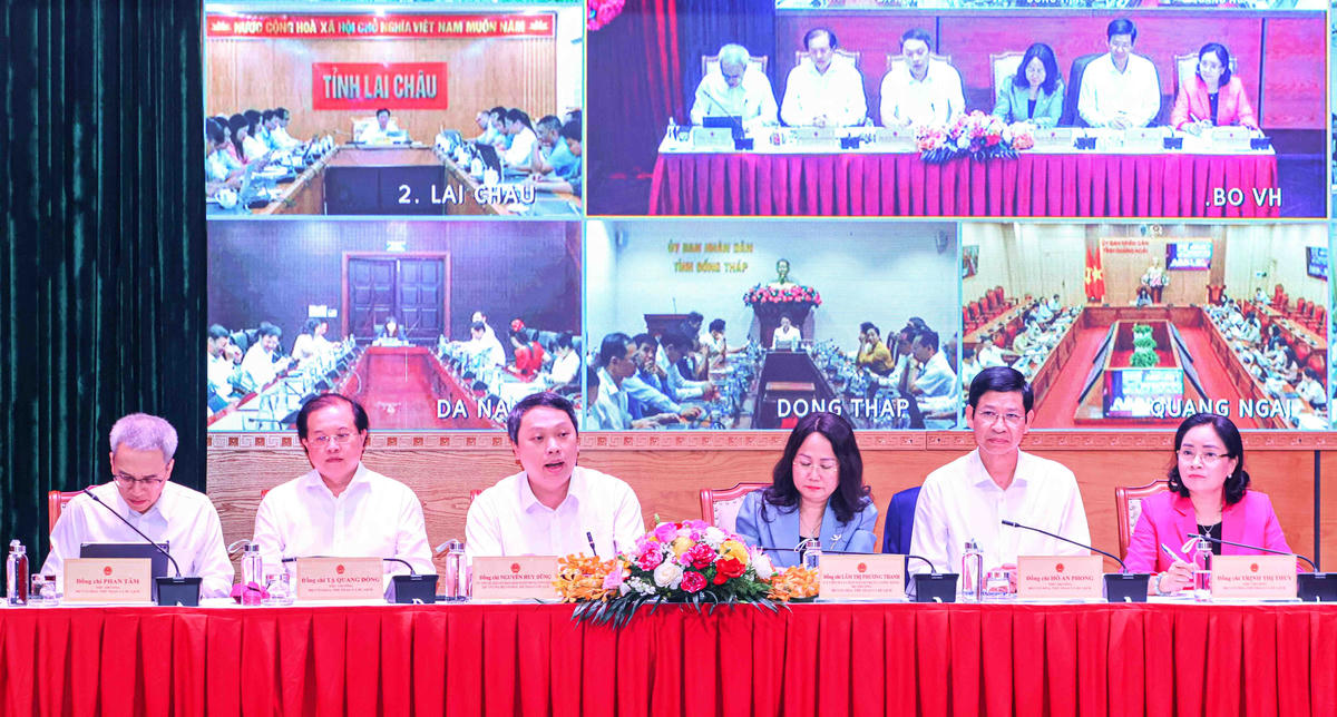 Đoàn Chủ tịch điều hành Hội nghị sơ kết 6 tháng đầu năm và triển khai phương hướng, nhiệm vụ 6 tháng cuối năm 2026. 