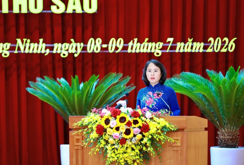  Phó Bí thư Thường trực Tỉnh ủy, Chủ tịch HĐND tỉnh Quảng Ninh Trịnh Thị Minh Thanh phát biểu bế mạc Kỳ họp. Ảnh: QMG