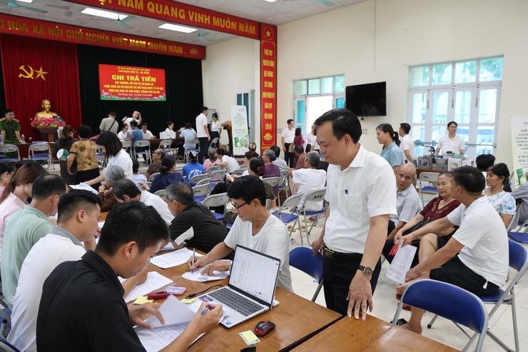 Trực tiếp kiểm tra công tác chi trả, ông Bùi Đình Thái yêu cầu các đơn vị tiếp tục thực hiện nghiêm các quy định của pháp luật trong công tác bồi thường, hỗ trợ, giải phóng mặt bằng để người dân hiểu rõ các chính sách, đảm bảo việc chi trả diễn ra công khai, minh bạch, chính xác và an toàn.