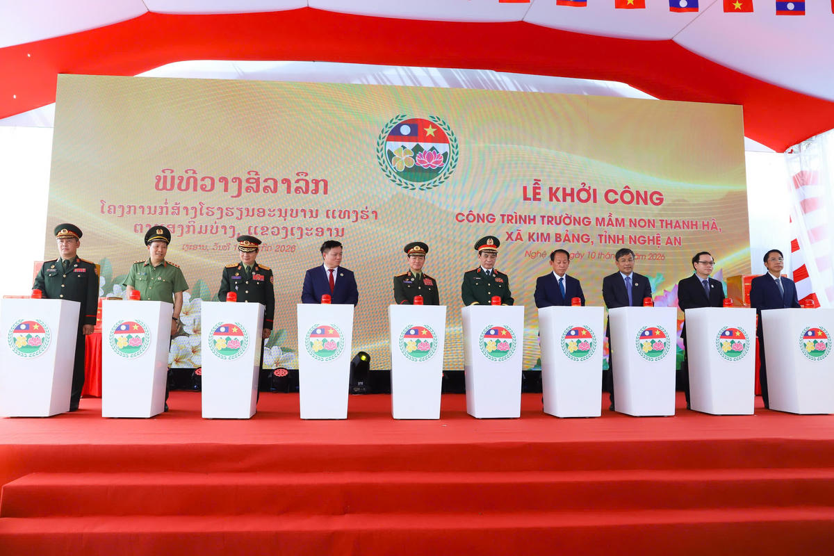 Hai Bộ trưởng Bộ Quốc phòng hai nước dự Lễ khởi công công trình Trường Mầm non Thanh Hà, xã Kim Bảng, tỉnh Nghệ An.