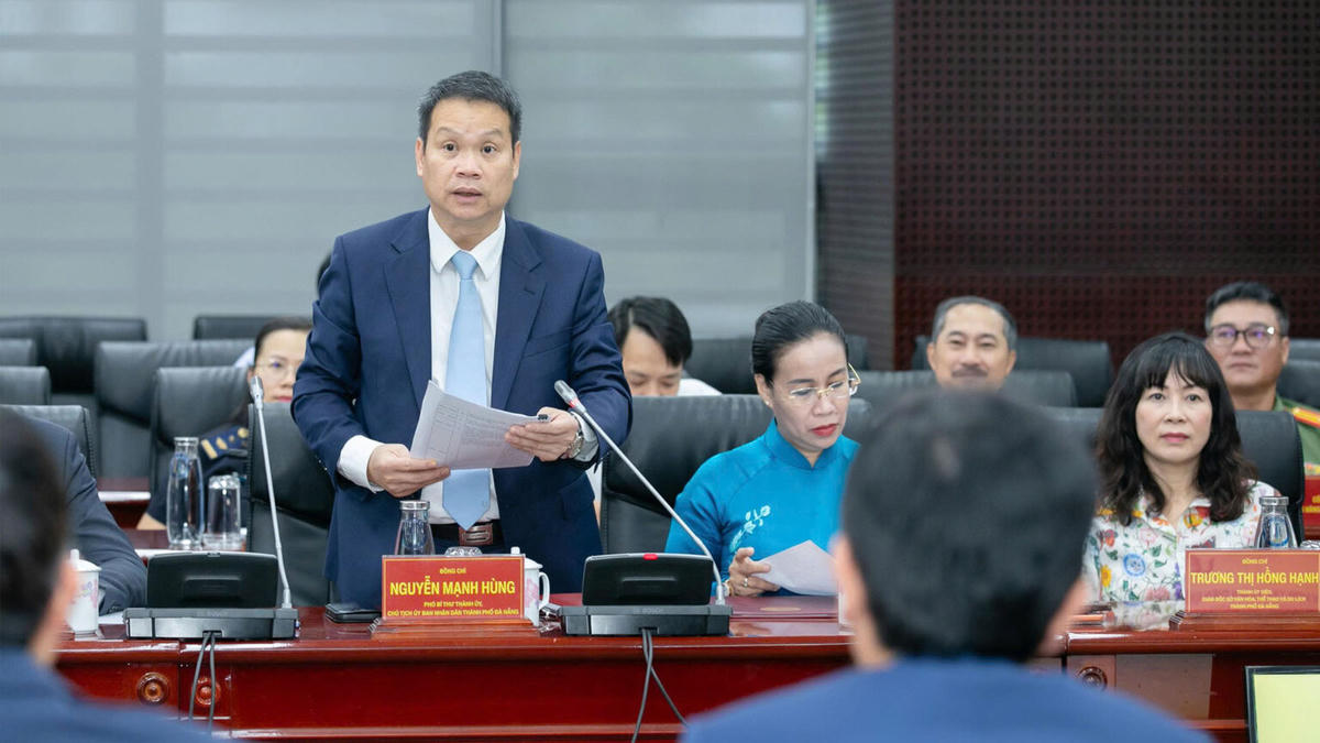 Chủ tịch UBND TP Đà Nẵng Nguyễn Mạnh Hùng: "Thành phố tiếp tục hợp tác toàn diện với Vietnam Airlines nhằm tăng sức cạnh tranh của điểm đến và hiện thực hóa các mục tiêu phát triển trong giai đoạn mới". Ảnh: Nguyễn Tú.