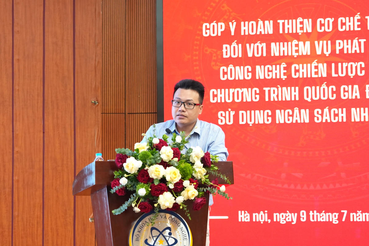 Ông Nguyễn Minh Quân, Chuyên viên NAFOSTED giới thiệu Chương trình KHCN&ĐMST quốc gia đặc biệt về công nghệ chiến lược.