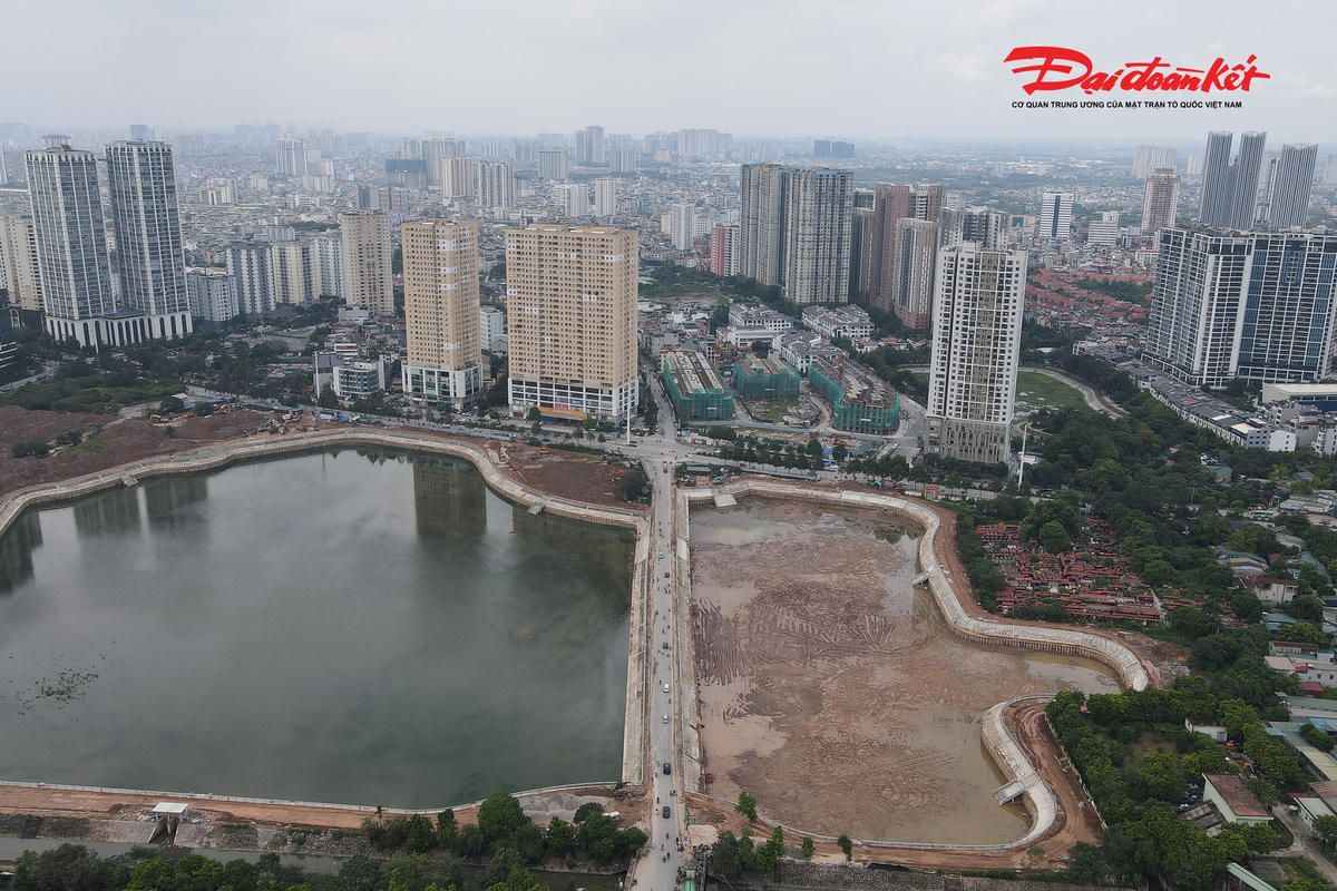 Theo ghi nhận của PV Báo Đại Đoàn Kết, sau nhiều tháng thi công, dự án hồ điều hòa Đồng Bông 2 đã cơ bản hoàn thiện các hạng mục chính. Lòng hồ đã được đào đắp, tạo hình, hệ thống kè bao quanh đã cơ bản hoàn thành.