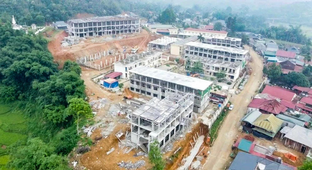Dự án Trường nội trú liên cấp Tiểu học và THCS Yên Khương hiện đã hoàn thành khoảng 63%. Ảnh: Phong Sắc