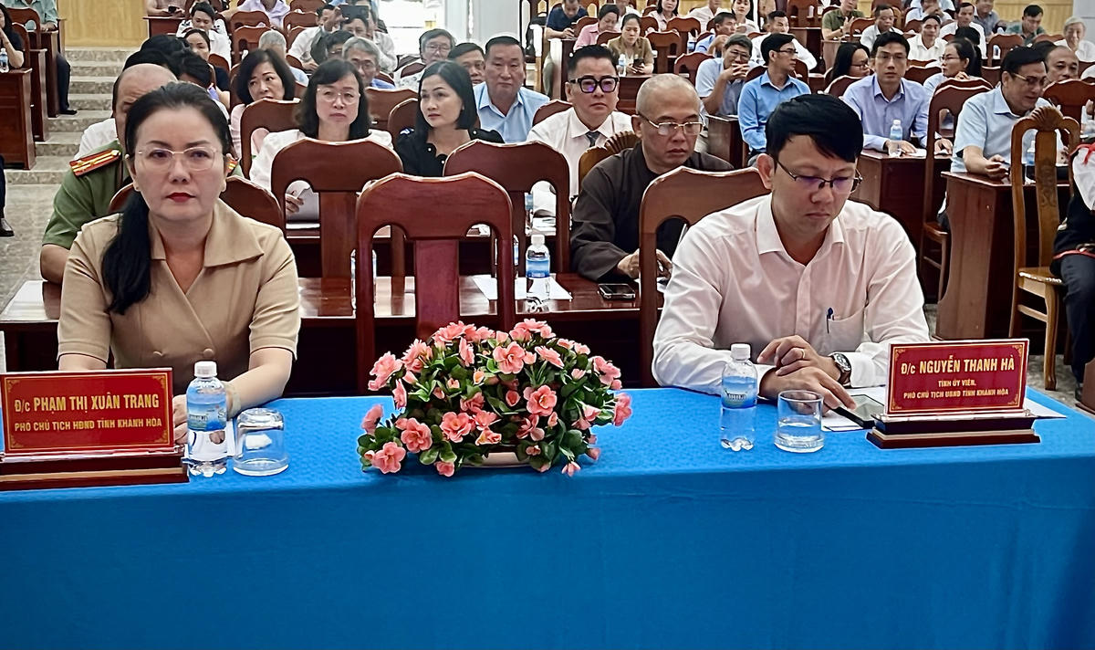   Các đại biểu tham dự hội nghị. 