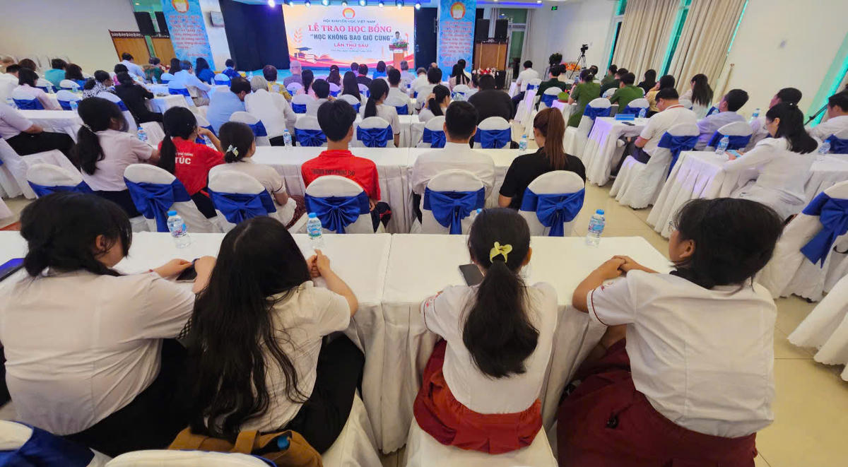 Toàn cảnh buổi lễ. Ảnh: Tuệ Yên