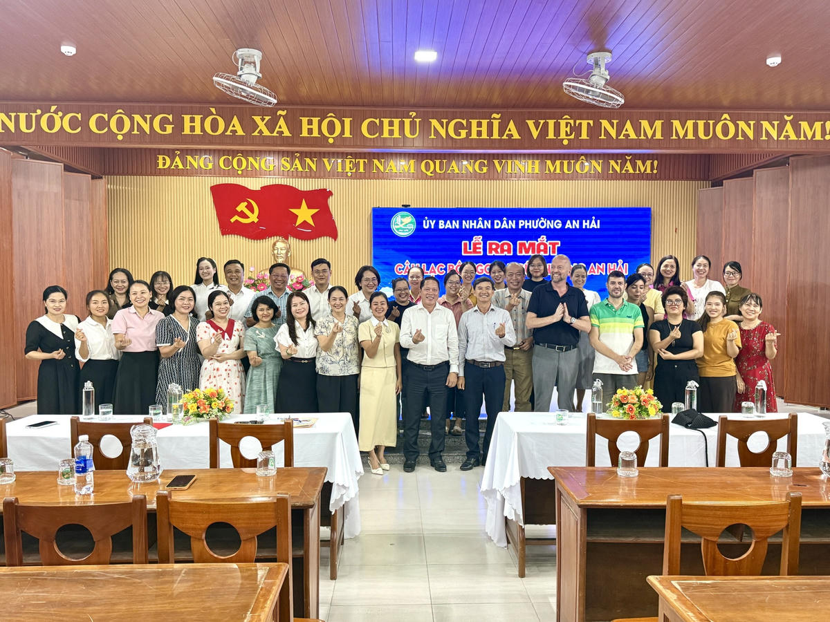 CLB Ngoại ngữ chú trọng kỹ năng mềm như làm việc nhóm, thuyết trình và tư duy phản biện...Ảnh: Nguyễn Tú.