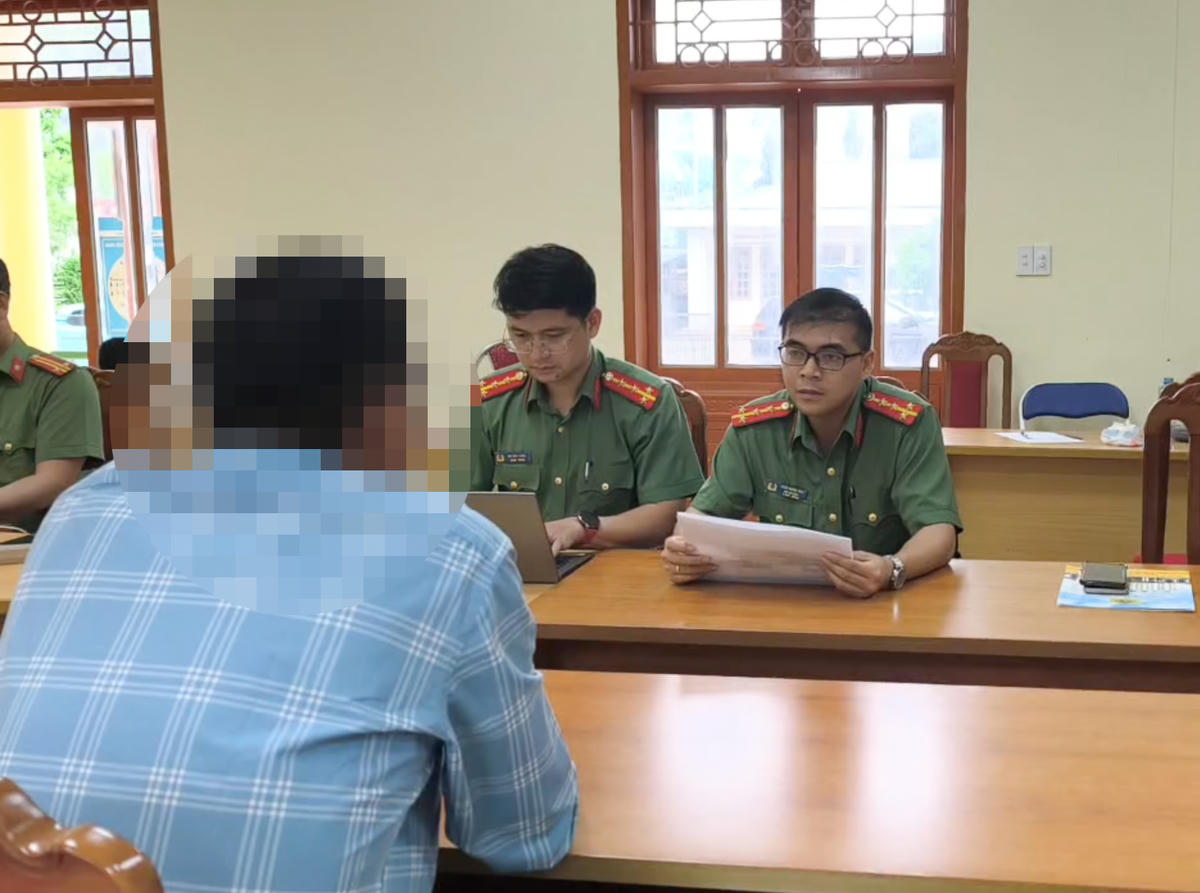 Công an tỉnh Sơn La làm việc với các trường hợp bình luận tiêu cực, chia sẻ thông tin sai sự thật, xuyên tạc, chống phá được đăng tải trên hệ thống trang, kênh, nhóm của đối tượng phản động lưu vong Lê Trung Khoa và đồng bọn. Ảnh: C.T.
