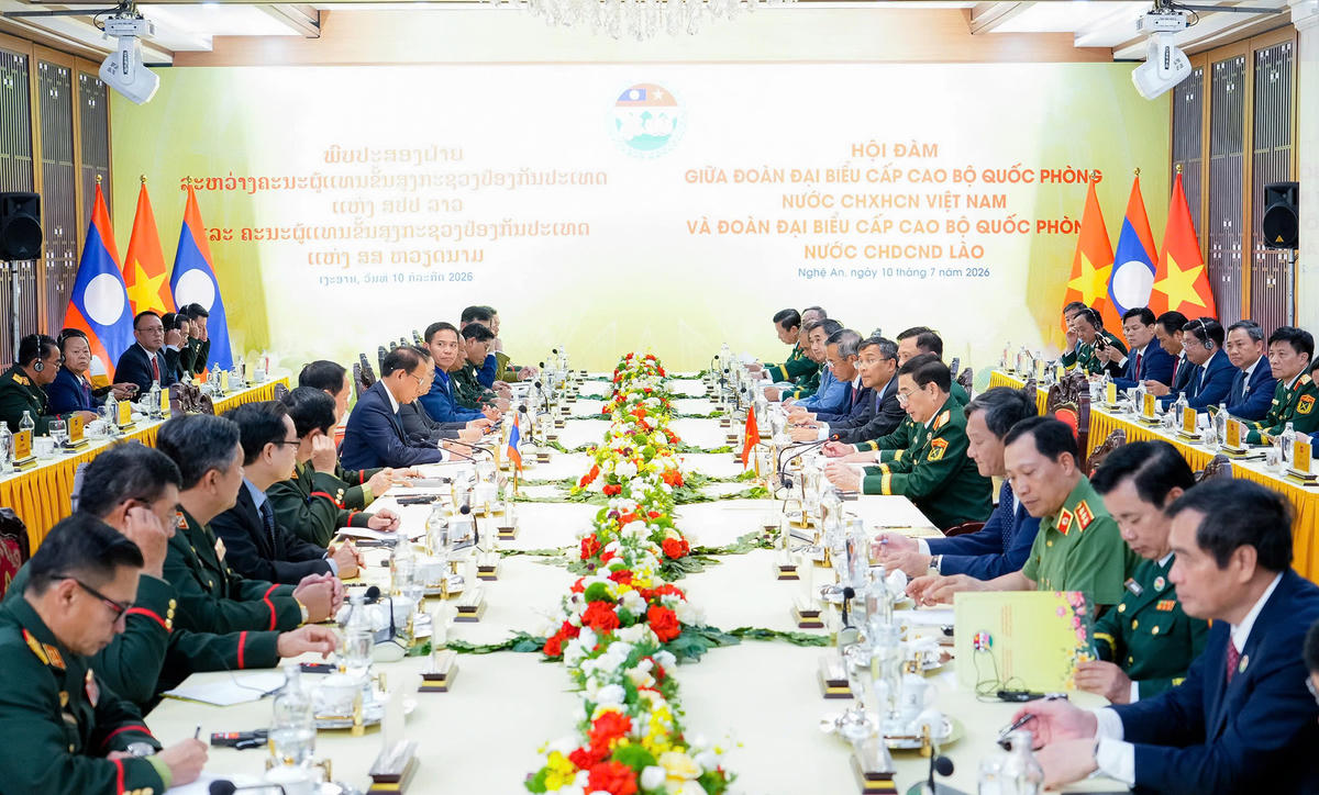 Quang cảnh hội đàm giữa Đoàn đại biểu cấp cao Bộ Quốc phòng Việt Nam và Đoàn đại biểu cấp cao Bộ Quốc phòng Lào. Ảnh: Phạm Bằng