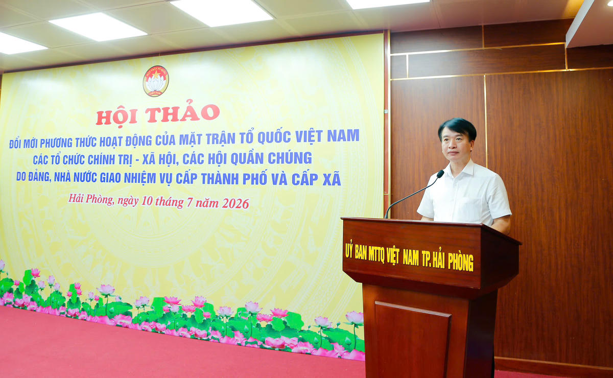 Phó Chủ tịch Thường trực Ủy ban MTTQ Việt Nam thành phố Nguyễn Đức Tuấn phát biểu tại hội thảo. Ảnh: HP.