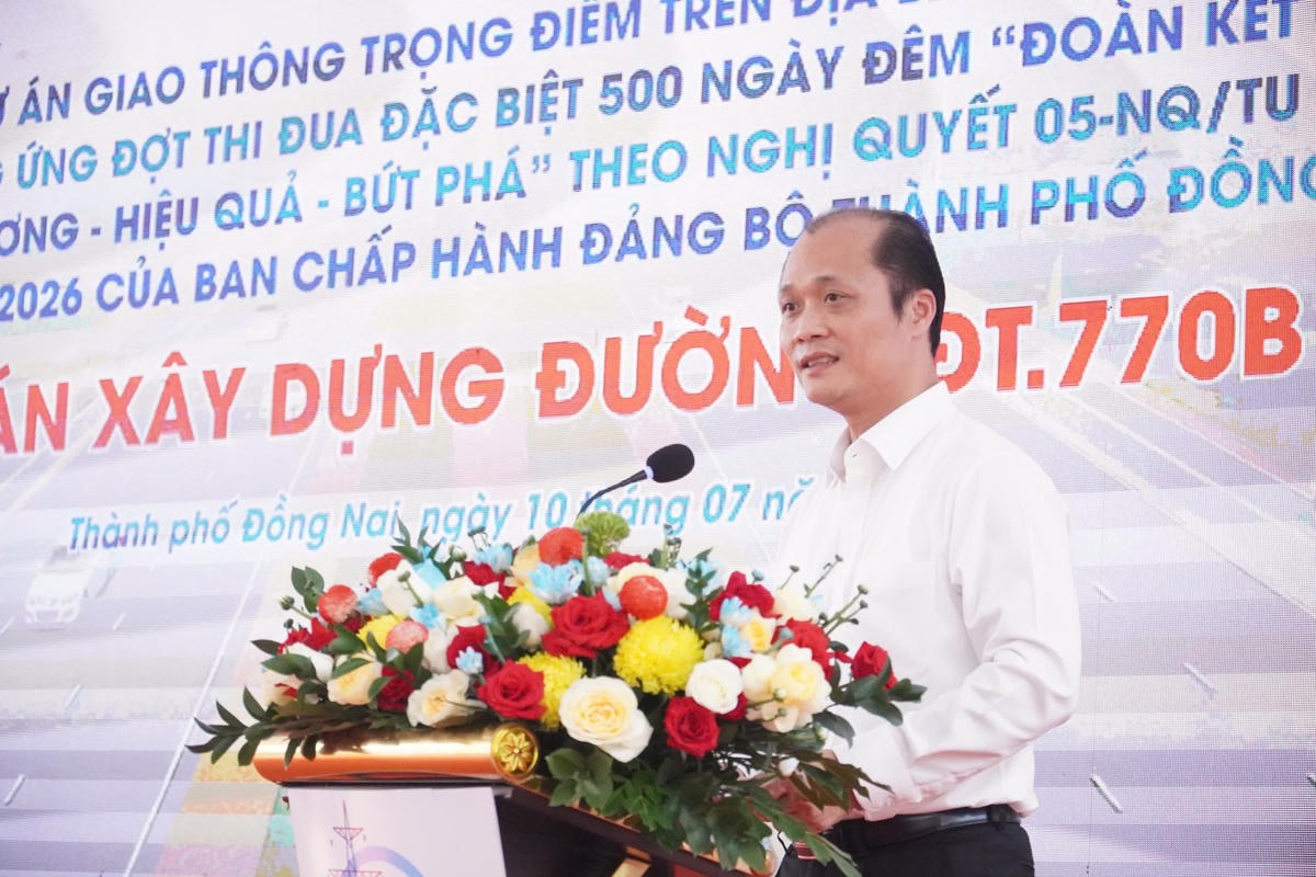Ông Nguyễn Tuấn Anh - Phó Chủ tịch UBND TP Đồng Nai phát biểu tại lễ khởi công. Ảnh: A.C
